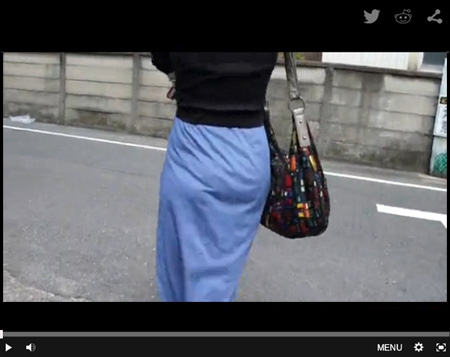 【尻動画】　マキシ丈スカートの豊満尻くっきりパンティライン